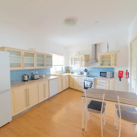 Modern Apartment *